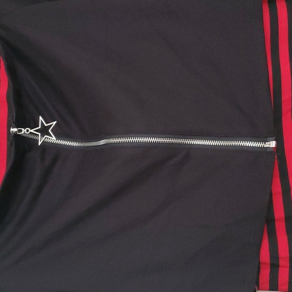 *NWT* Hor Topic Social Collison's Red Black Stripe 2FEr Off the Shoulders Shirt - Picture 5 of 16